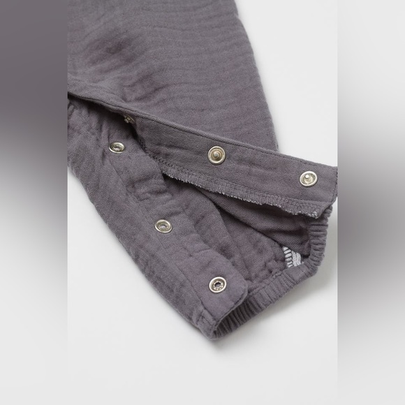 NWT H&M Dark Grey Cotton Romper Jumpsuit Baby Girls 9-12M - Picture 2 of 3